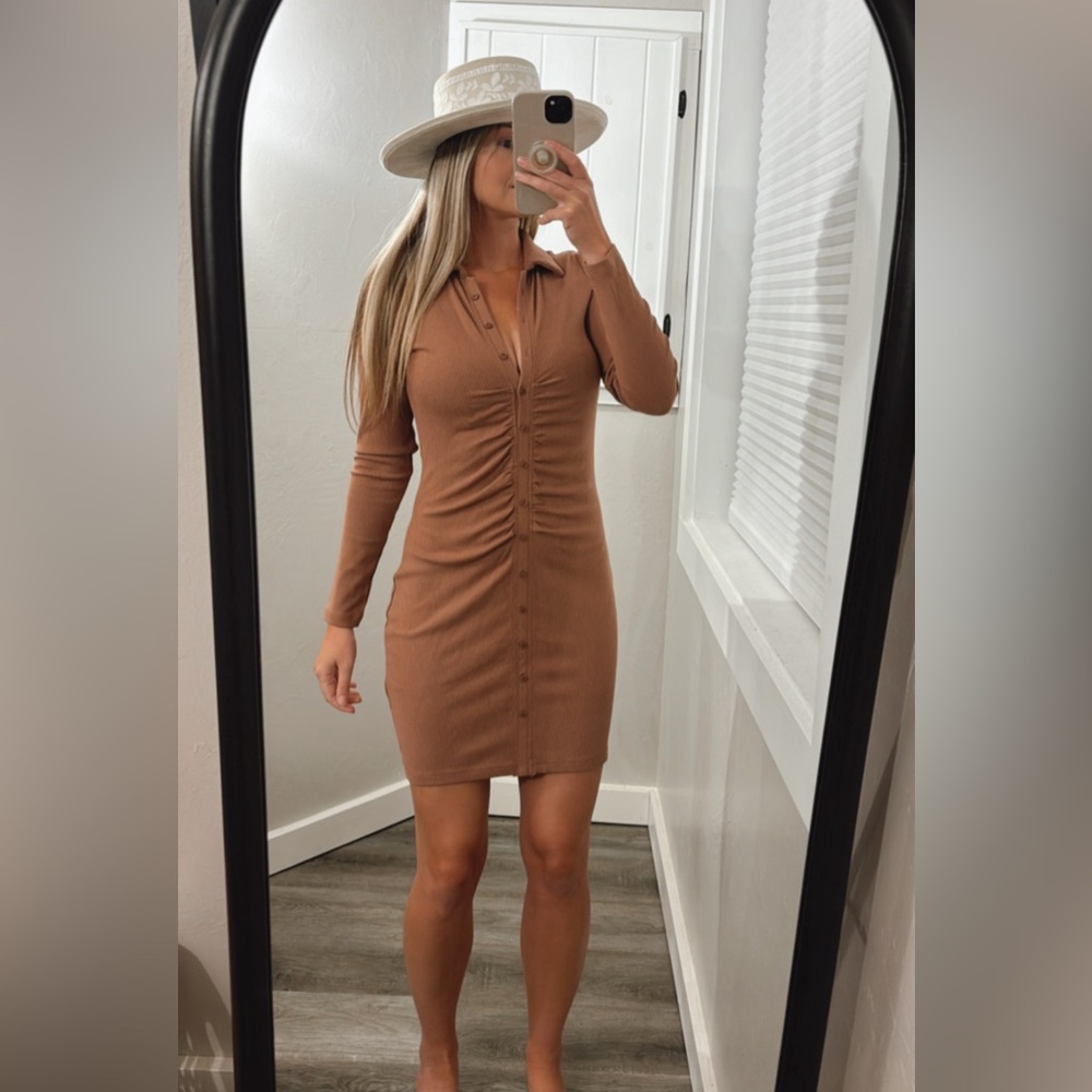 Abercrombie & Fitch Long-Sleeve Ruched Button-Front Dress - Tan